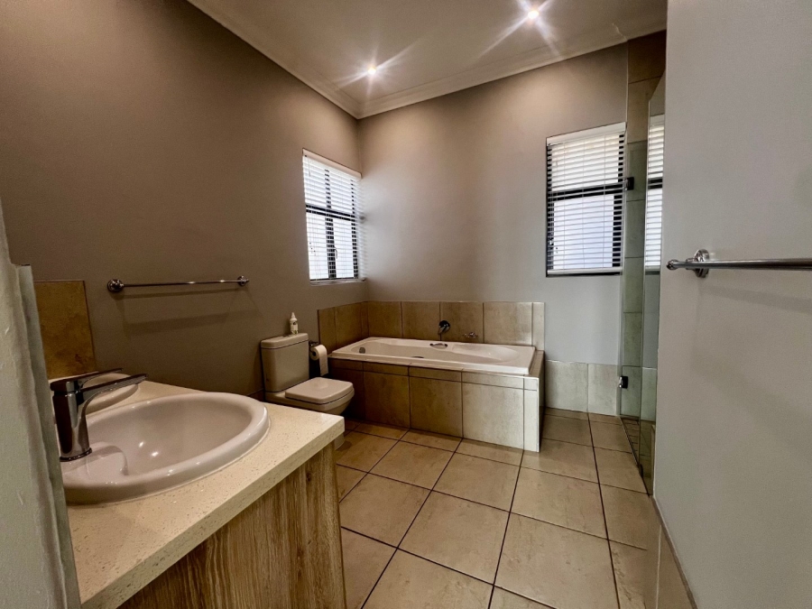 2 Bedroom Property for Sale in Xanadu North West